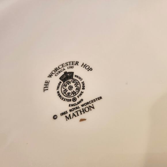 Royal Worcester The Worcester Hop Mathon Cake Plate 12" Raised Base 1965 England - Picture 7 of 9